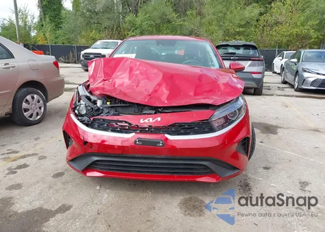 2024 Kia Forte Lxs z USA, uszkodzony, nr VIN 3KPF24AD5RE783270